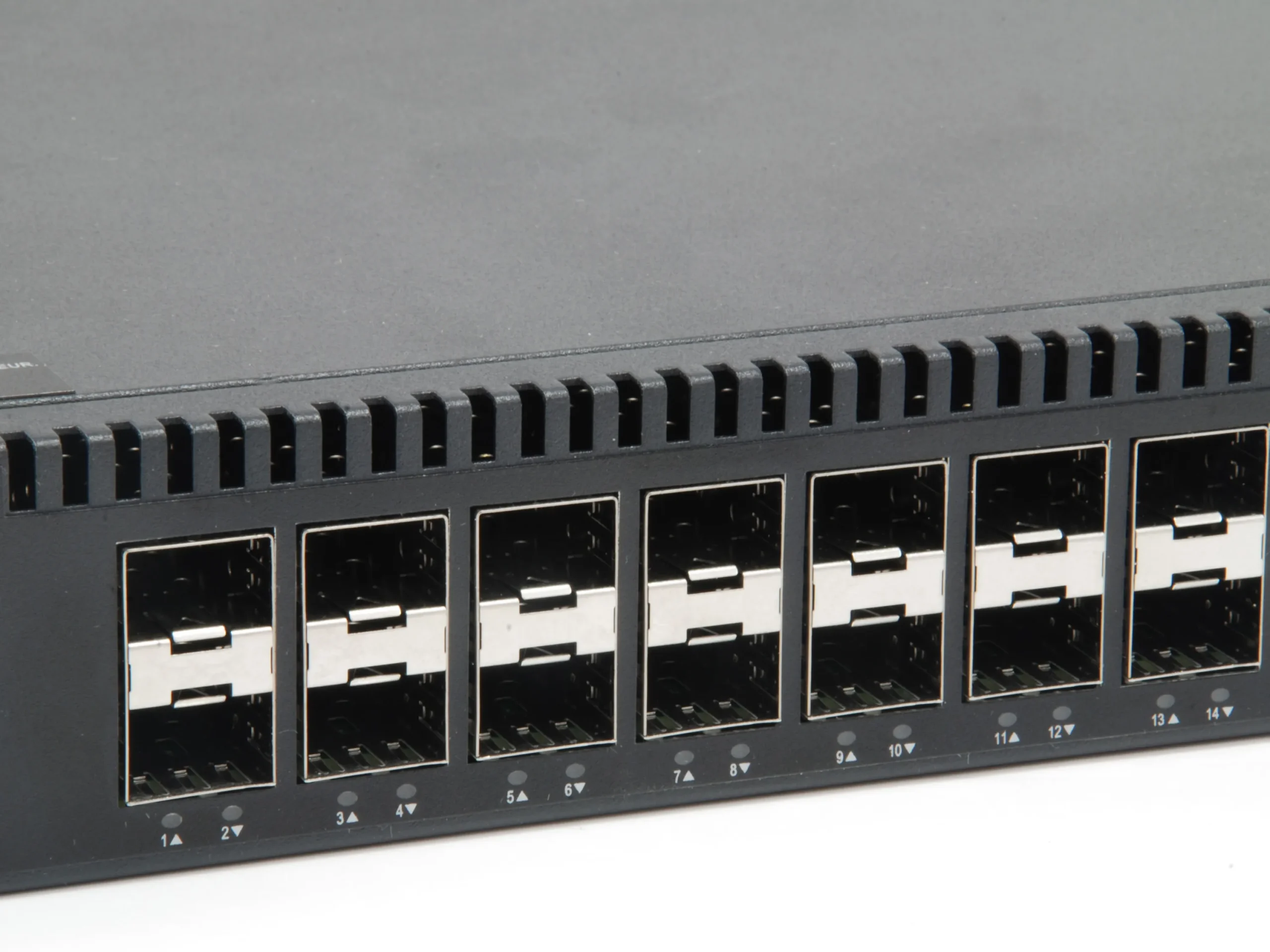 KILBY 28-Port L3 Lite Managed Gigabit Glasfaser Switch, 4 x 10GbE SFP+, 4 x Gigabit SFP/RJ45 Combo – Bild 5